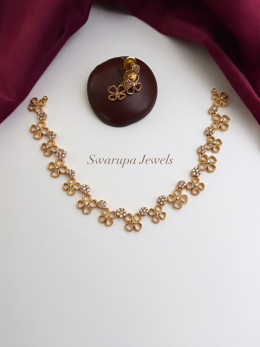 GOLDEN BLOSSOM AD NECKLACE SET