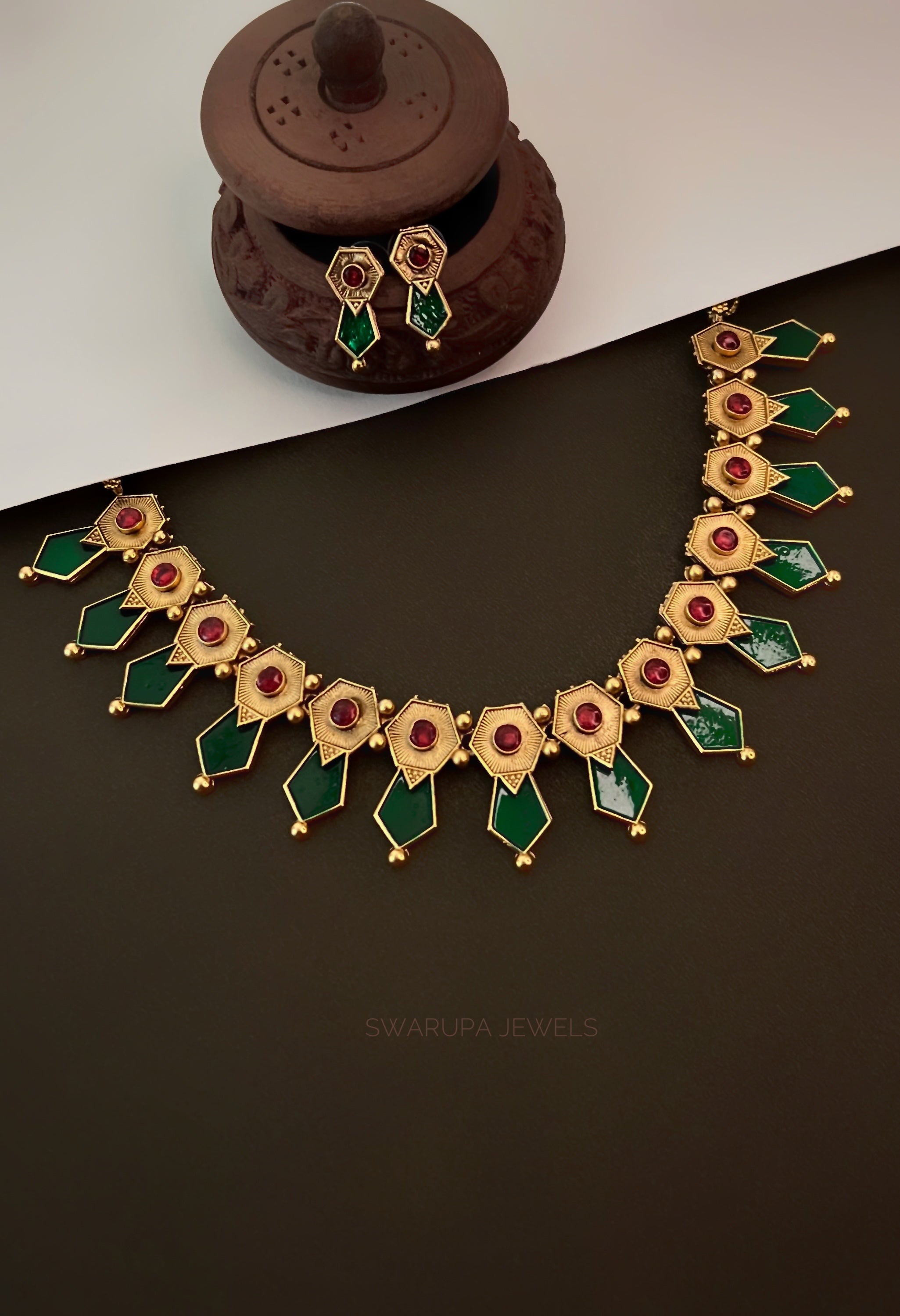 Ratna Palakka Necklace Set