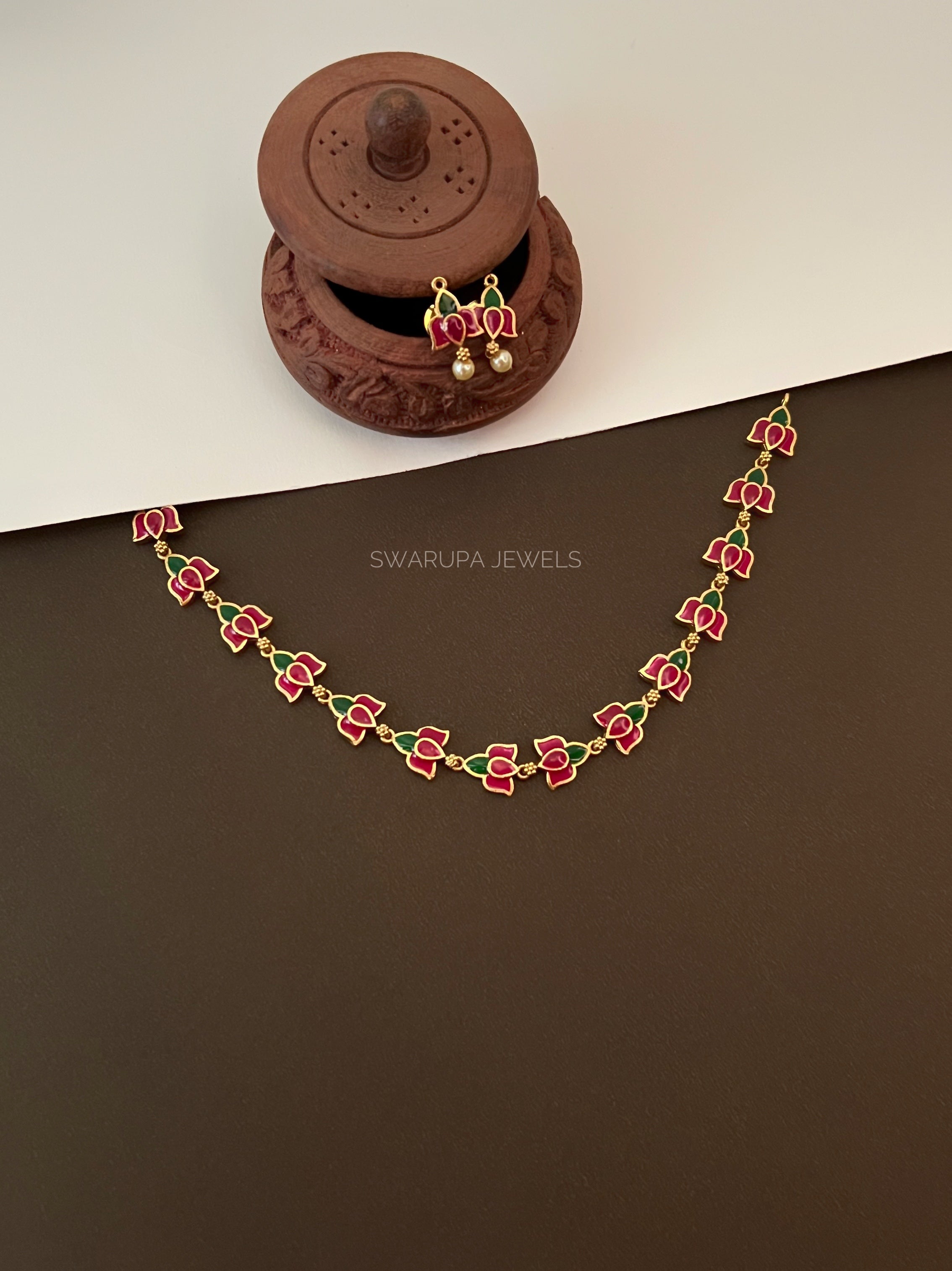 Mini Lotus Necklace Set
