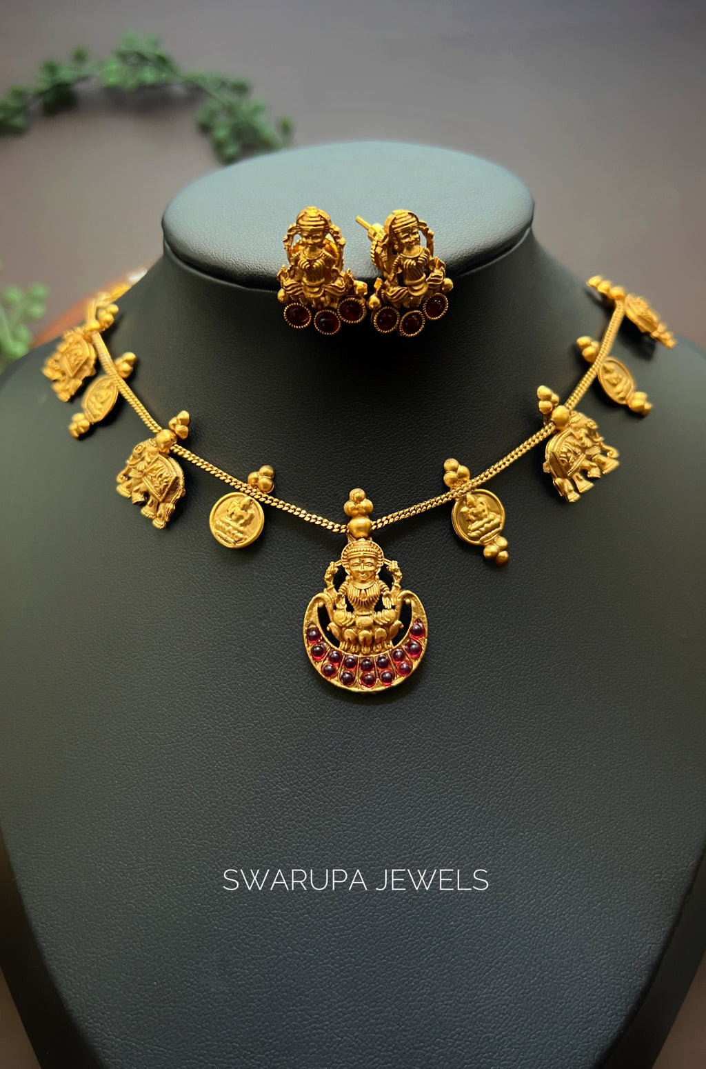 Lakshmi Pendant Necklace Set