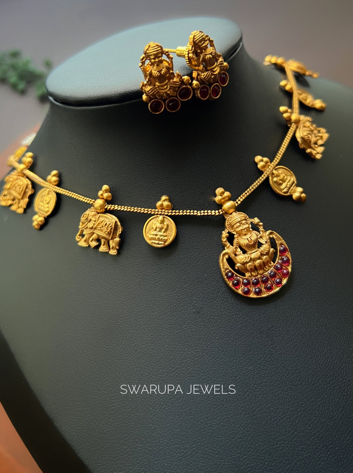 Lakshmi Pendant Necklace Set